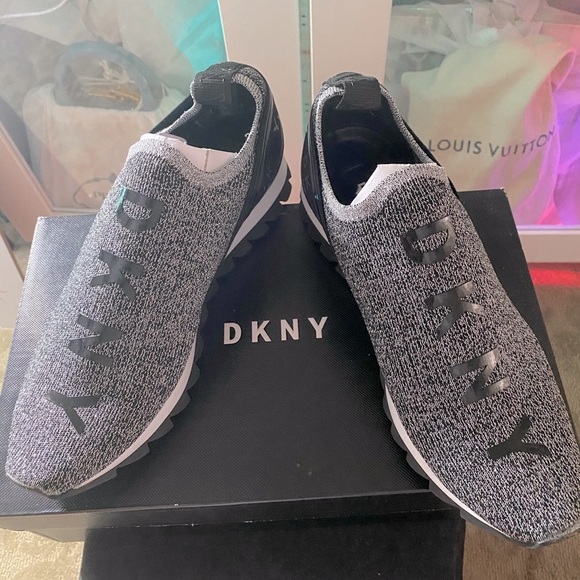 ❤️. DKNY BRAND NEW SOFT FABRIC GLITTERS SHOES by DKNY✅ - Picture 10 of 11